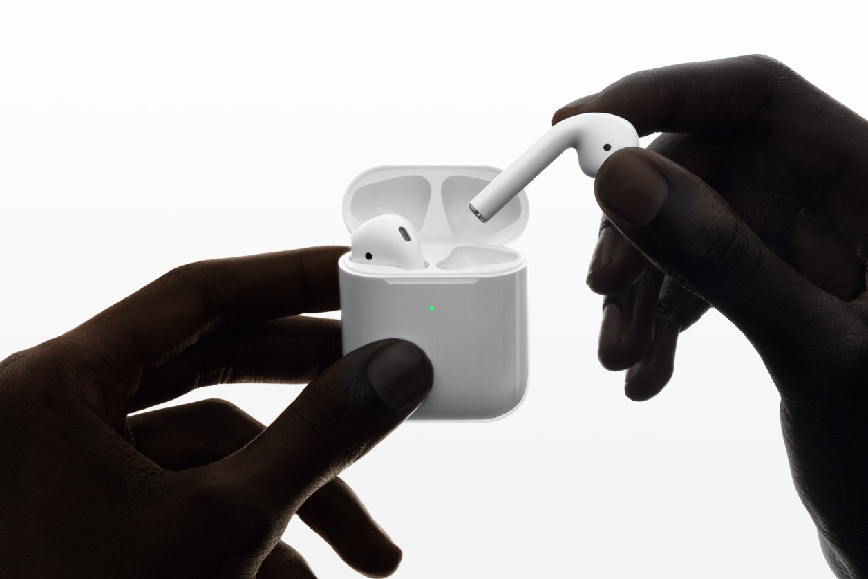 Imagem de Apple anuncia AirPods 2 com mais tempo de uso e suporte à Siri melhorado no tecmundo