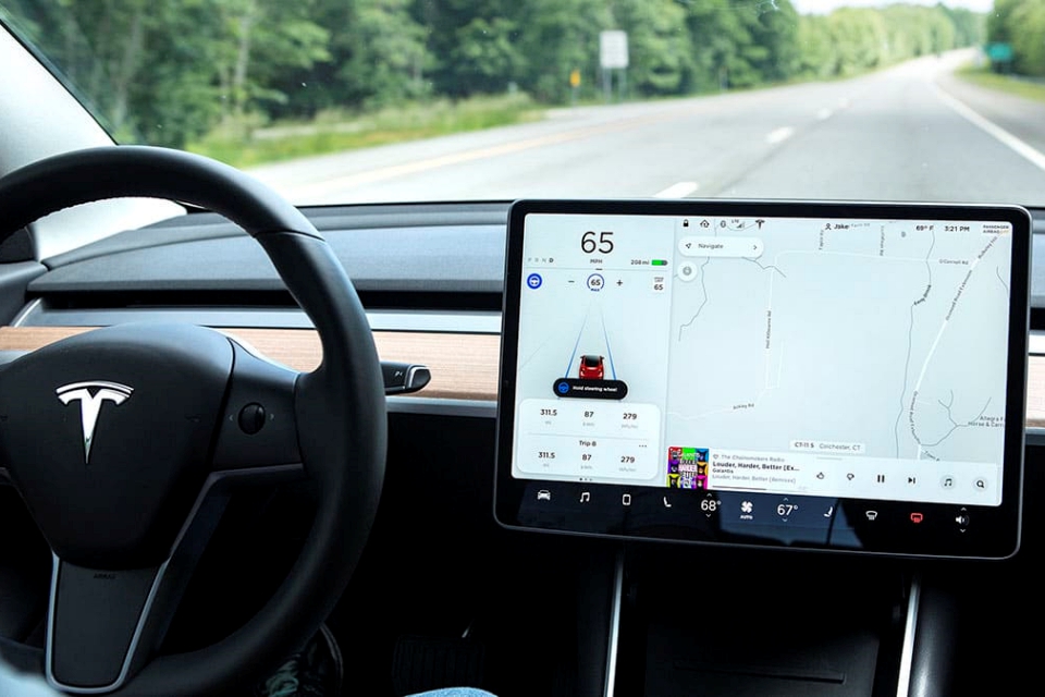 Imagem de Novas imprecisões em sensores da Tesla reacendem debate sobre segurança no tecmundo