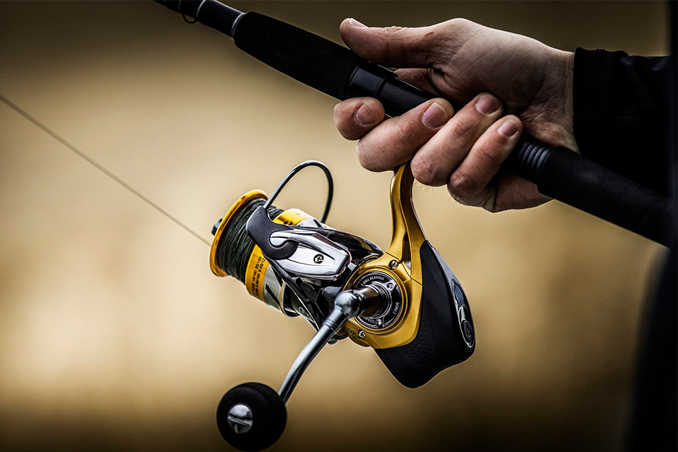 Imagem de Nova carretilha de pesca “smart” detecta quando um peixe morde a isca no tecmundo