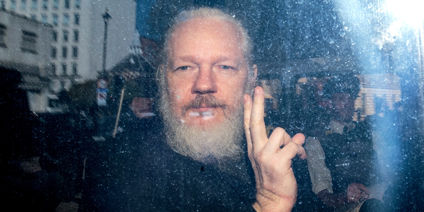 Imagem de Após entregar Assange, Equador sofre 40 milhões de ataques cibernéticos no tecmundo