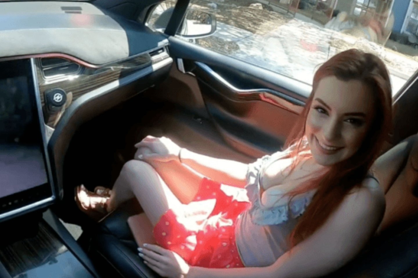Imagem de Filme pornô feito em Tesla com piloto automático em movimento gera polêmica no tecmundo