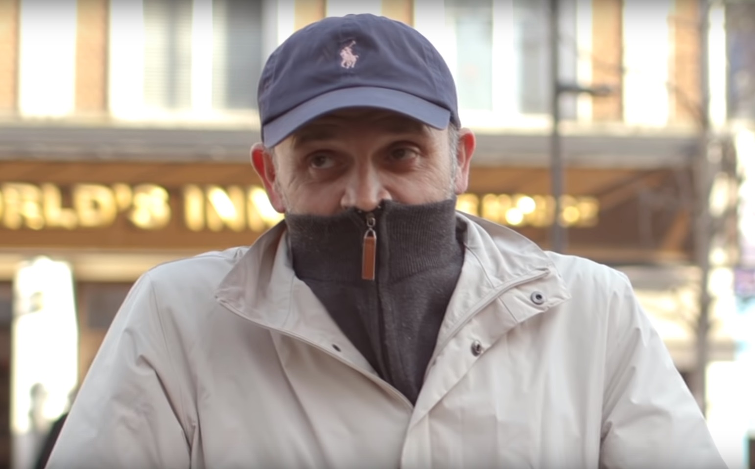 Imagem de Homem é multado ao cobrir rosto em frente a câmera de reconhecimento facial no tecmundo