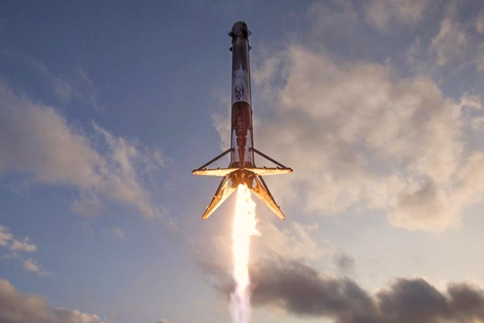 Imagem de SpaceX lança com sucesso os primeiros 60 satélites de “internet espacial” no tecmundo