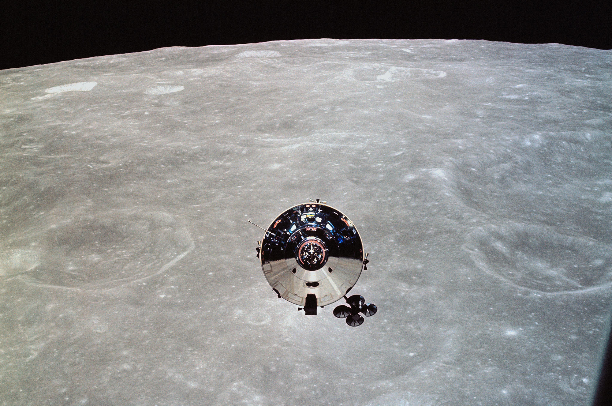 Imagem de Módulo lunar perdido pela NASA é encontrado por astrônomos 50 anos depois no tecmundo