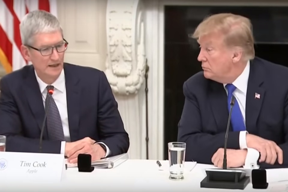 Imagem de Tim Cook e Donald Trump se reúnem para falar sobre comércio e privacidade no tecmundo