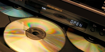Imagem de Como configurar o leitor de CD/DVD para assistir DVDs de outras regiões no site TecMundo